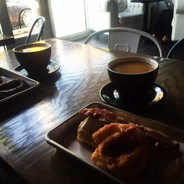 Doughnut Lounge