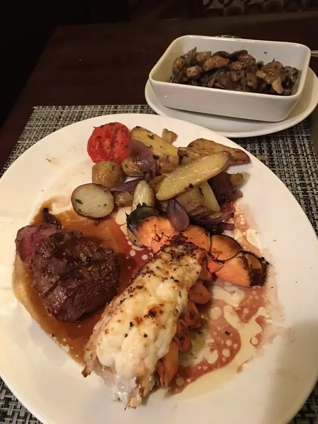 McCormick & Schmick’s Seafood & Steaks