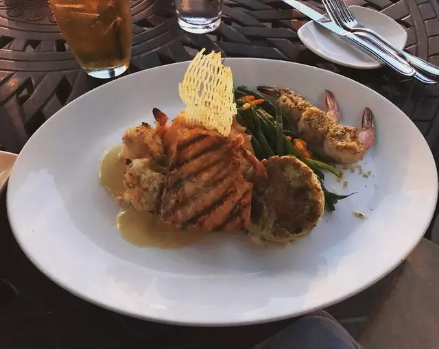 McCormick & Schmick’s Seafood & Steaks