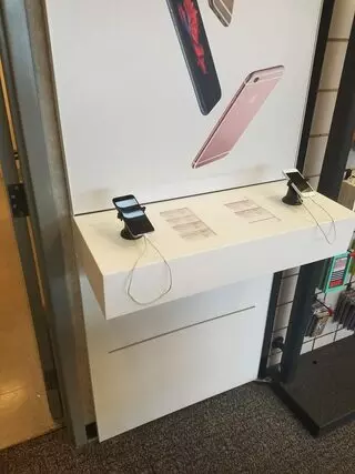 Verizon Authorized Retailer - Russell Cellular
